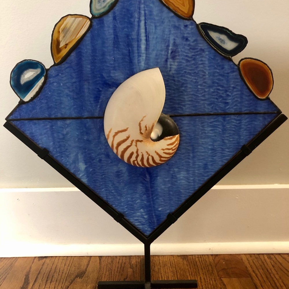 Stained glass with a nautilus shell and 6 geodes